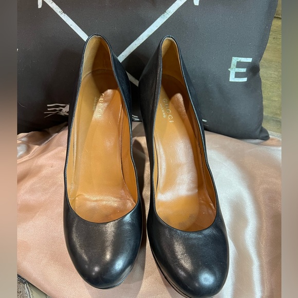 Authentic Gucci Platform Pumps - Picture 3 of 15